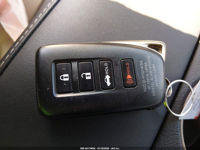 2016 LEXUS IS 200T JTHBA1D25G5027617 Photo 10