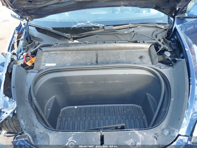 2022 Tesla Model Y Long Range Dual Motor All-wheel Drive მანქანა იყიდება აუქციონზე, vin: 7SAYGDEE8NF441493, აუქციონის ნომერი: 44174697