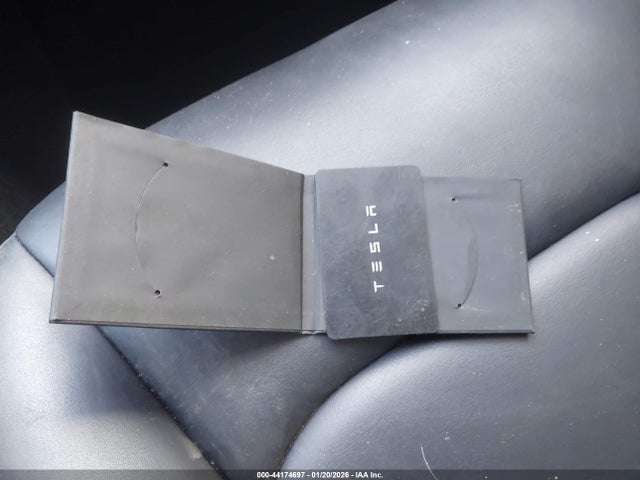 2022 Tesla Model Y Long Range Dual Motor All-wheel Drive მანქანა იყიდება აუქციონზე, vin: 7SAYGDEE8NF441493, აუქციონის ნომერი: 44174697