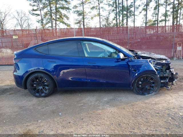 2022 Tesla Model Y Long Range Dual Motor All-wheel Drive მანქანა იყიდება აუქციონზე, vin: 7SAYGDEE8NF441493, აუქციონის ნომერი: 44174697