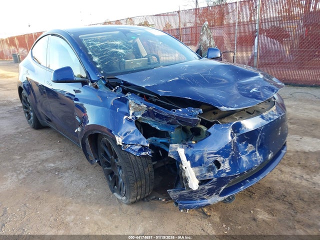 2022 Tesla Model Y Long Range Dual Motor All-wheel Drive მანქანა იყიდება აუქციონზე, vin: 7SAYGDEE8NF441493, აუქციონის ნომერი: 44174697