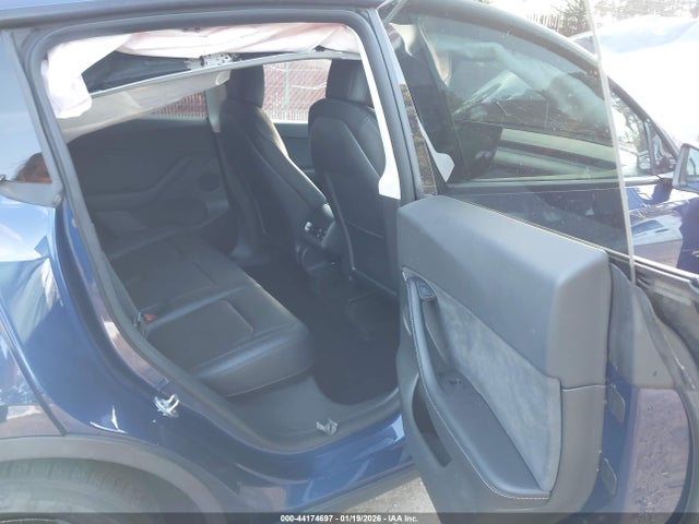 2022 Tesla Model Y Long Range Dual Motor All-wheel Drive მანქანა იყიდება აუქციონზე, vin: 7SAYGDEE8NF441493, აუქციონის ნომერი: 44174697