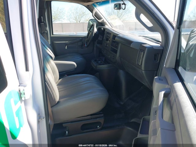 1GAWGEFP3N1179670 Chevrolet Express Passenger Rwd 2500 Regular Wheelbase Ls