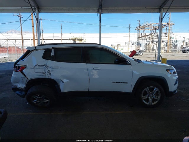 Jeep Compass Latitude 4x4 2024 3C4NJDBN1RT104838 Image 14