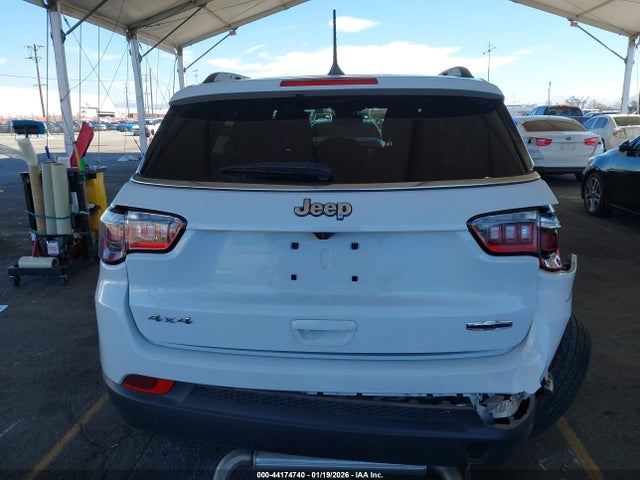Jeep Compass Latitude 4x4 2024 3C4NJDBN1RT104838 Image 17