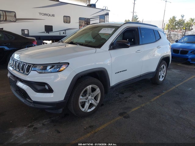 Jeep Compass Latitude 4x4 2024 3C4NJDBN1RT104838 Image 2