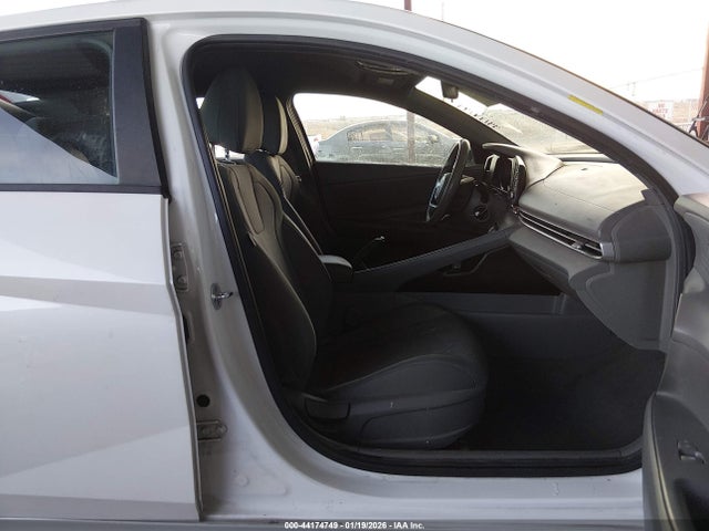 5NPLL4AG4NH072143 Hyundai ELANTRA SE