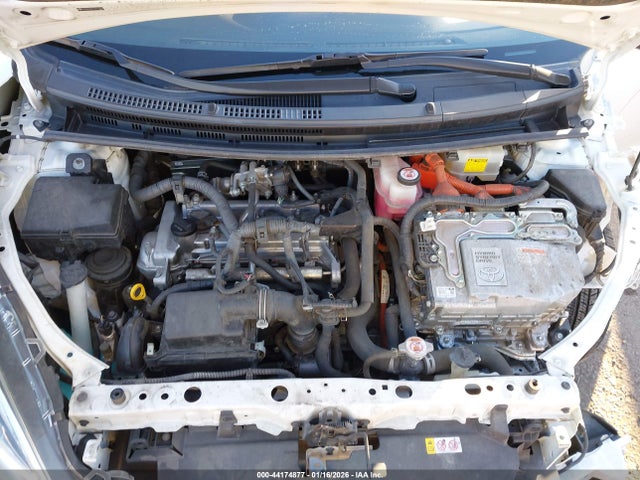 JTDKDTB3XJ1617620 Toyota Prius C Two