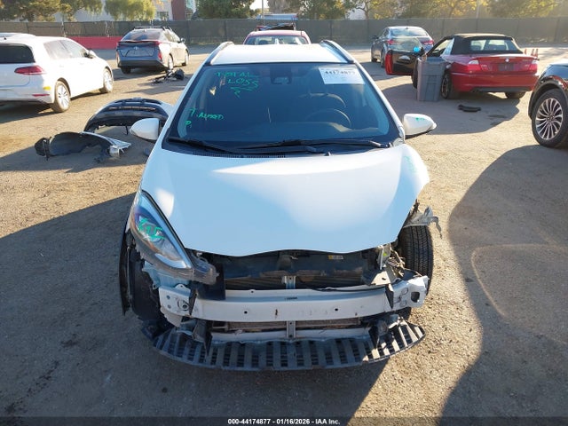 JTDKDTB3XJ1617620 Toyota Prius C Two