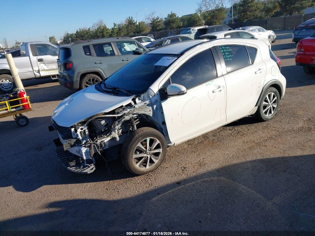 JTDKDTB3XJ1617620 Toyota Prius C Two