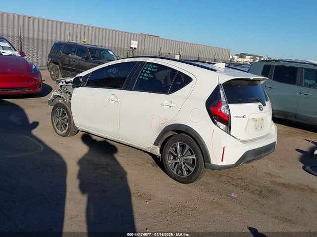 JTDKDTB3XJ1617620 Toyota Prius C Two