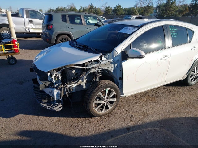 JTDKDTB3XJ1617620 Toyota Prius C Two