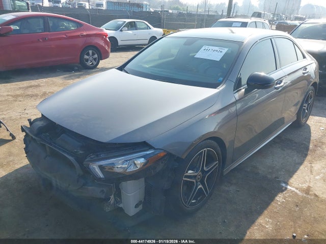 W1K3G4EB9NJ340328 Mercedes-Benz A 220