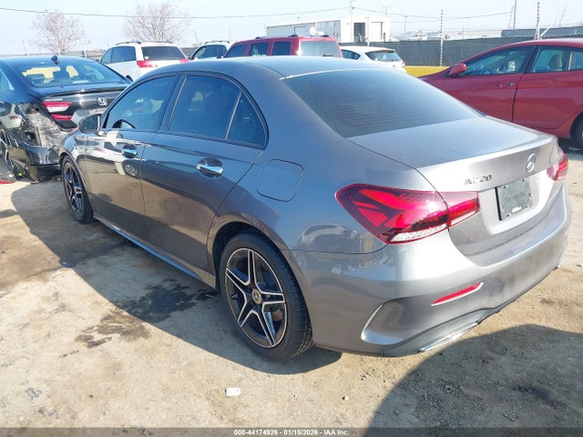 W1K3G4EB9NJ340328 Mercedes-Benz A 220