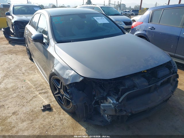 W1K3G4EB9NJ340328 Mercedes-Benz A 220