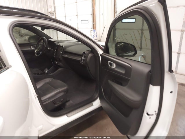 Auction sale of the 2021 Volvo Xc40 T5 R-design, vin: YV4162UM3M2617296, lot number: 44174943
