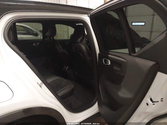 Auction sale of the 2021 Volvo Xc40 T5 R-design, vin: YV4162UM3M2617296, lot number: 44174943