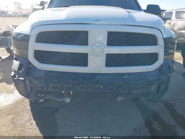 44174993 :رقم المزاد ، 1C6RR7FT9HS837652 vin ، 2017 Ram 1500 Express  4x4 6'4 Box مزاد بيع