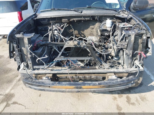 44175252 :رقم المزاد ، 1GNUCKE03AR231539 vin ، 2010 Chevrolet Suburban 1500 Ltz مزاد بيع