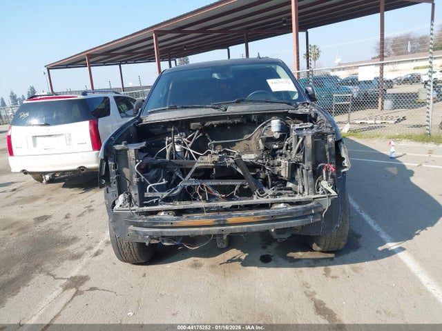 44175252 :رقم المزاد ، 1GNUCKE03AR231539 vin ، 2010 Chevrolet Suburban 1500 Ltz مزاد بيع