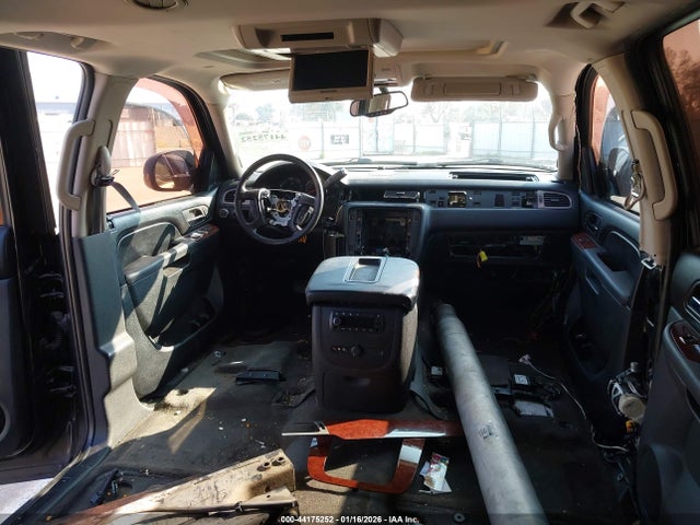 44175252 :رقم المزاد ، 1GNUCKE03AR231539 vin ، 2010 Chevrolet Suburban 1500 Ltz مزاد بيع