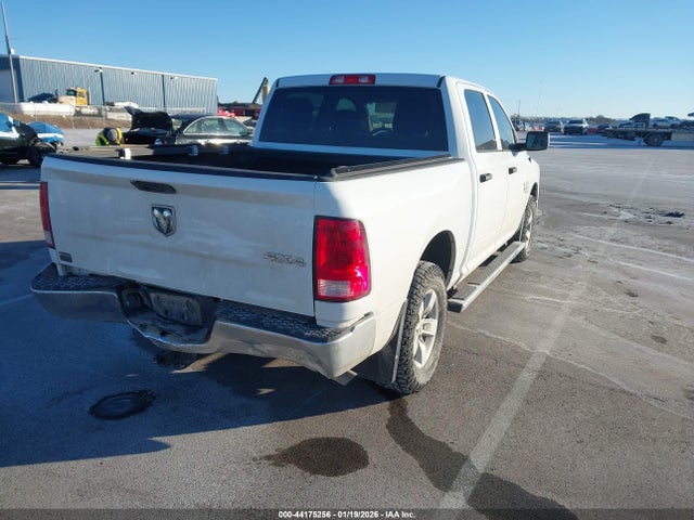 3C6RR7KG7LG291006 RAM 1500 Classic Tradesman 4x4 5&#039;7 Box