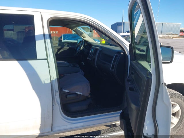 3C6RR7KG7LG291006 RAM 1500 Classic Tradesman 4x4 5&#039;7 Box