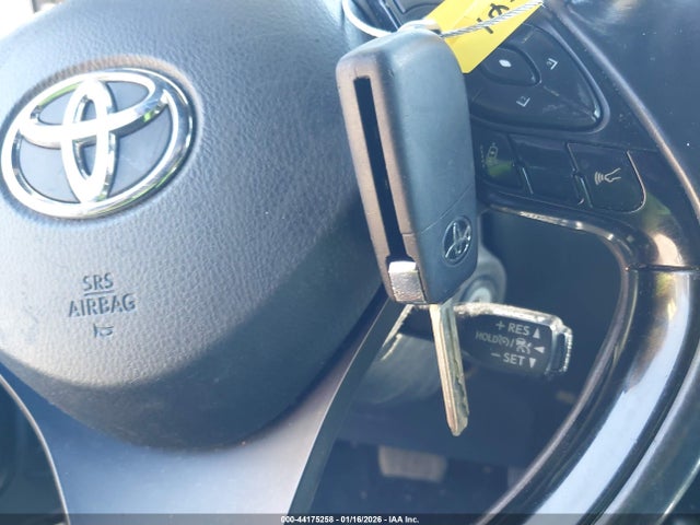 Toyota C-HR XLE 2018 NMTKHMBX8JR027558 Image 11