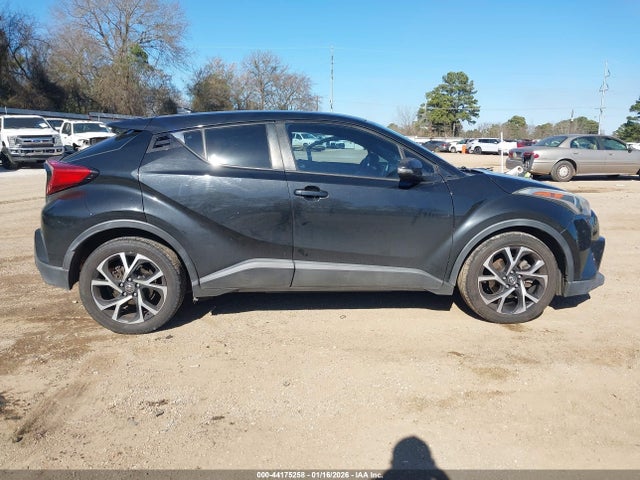 Toyota C-HR XLE 2018 NMTKHMBX8JR027558 Image 13