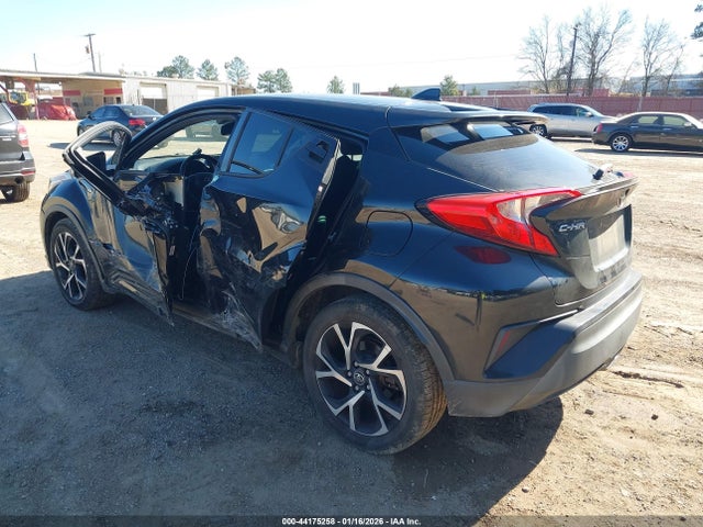 Toyota C-HR XLE 2018 NMTKHMBX8JR027558 Image 3