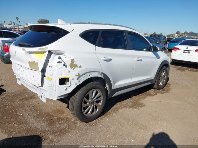 KM8J3CA49JU705948 Hyundai TUCSON SEL