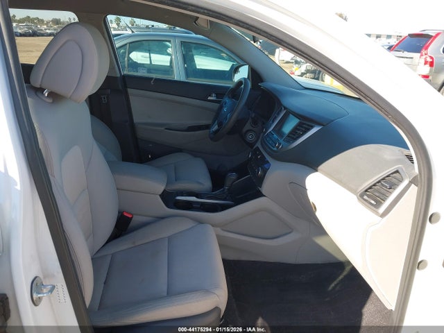 KM8J3CA49JU705948 Hyundai TUCSON SEL