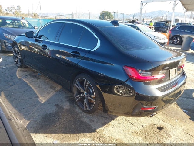 2021 BMW 330I 3MW5R7J0XM8B79658 Photo 2