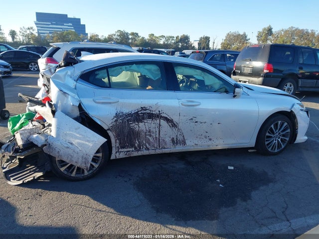 Lexus ES 300H 2019 JTHB21B18K2019996 Image 13