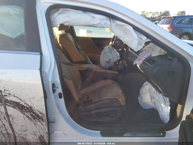Lexus ES 300H 2019 JTHB21B18K2019996 Image 5