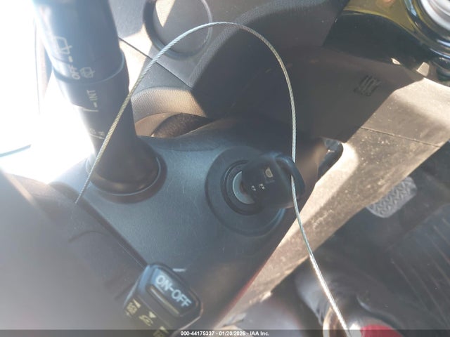 JTDKDTB31G1589800 Toyota Prius C Two