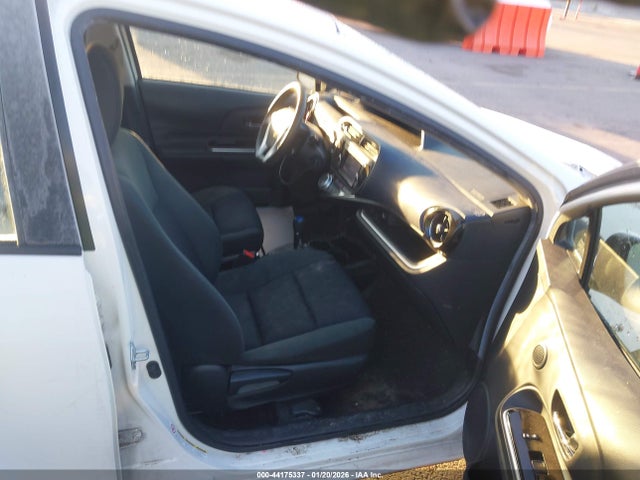 JTDKDTB31G1589800 Toyota Prius C Two