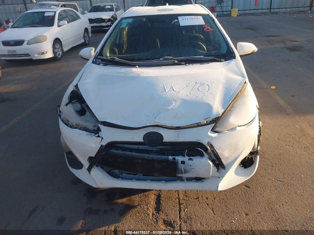 JTDKDTB31G1589800 Toyota Prius C Two