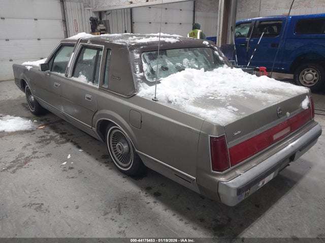 1987 LINCOLN TOWN CAR 1LNBM82F1HY689861 Photo 2