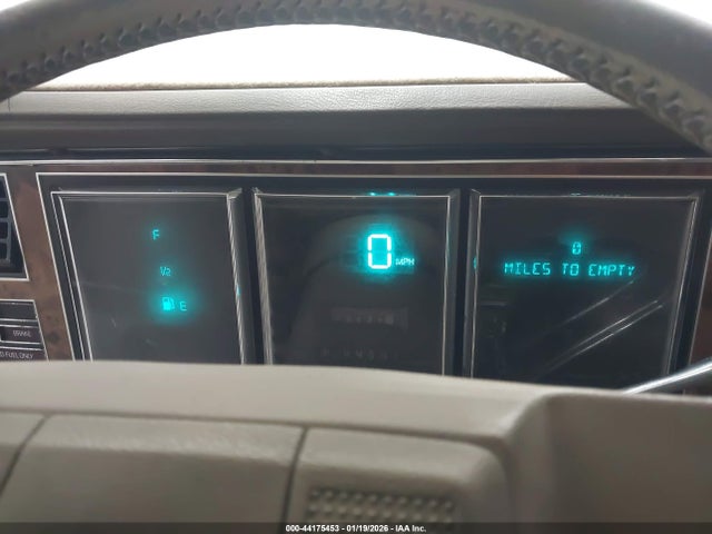 1987 LINCOLN TOWN CAR 1LNBM82F1HY689861 Photo 6