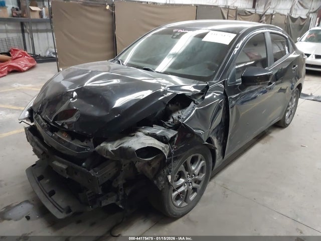 3MYDLBYV3KY526153 Toyota YARIS LE