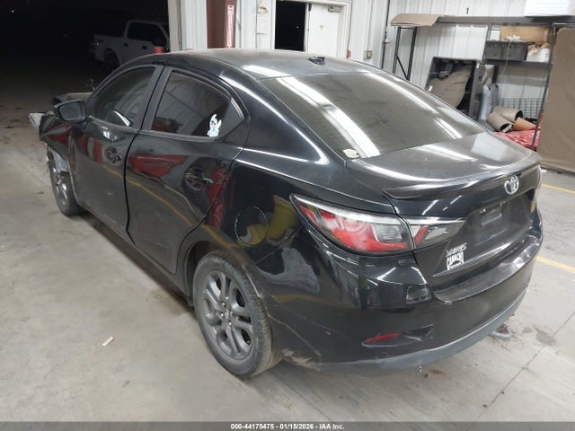 3MYDLBYV3KY526153 Toyota YARIS LE