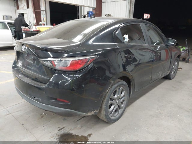 3MYDLBYV3KY526153 Toyota YARIS LE