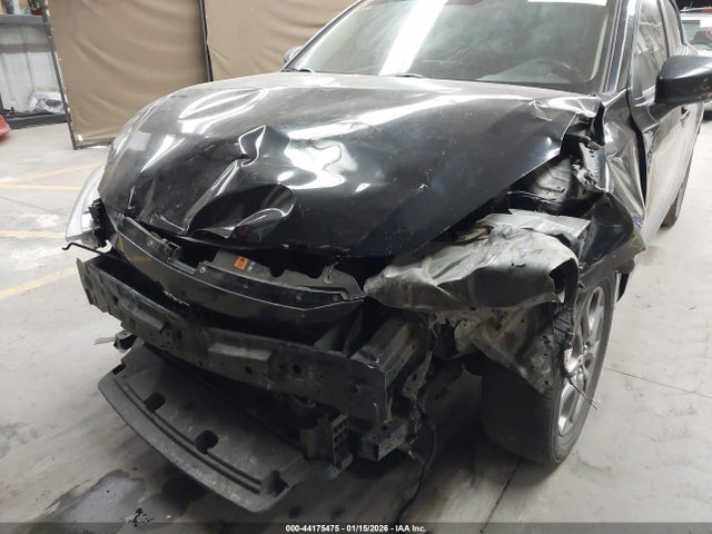 3MYDLBYV3KY526153 Toyota YARIS LE