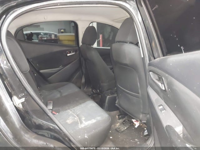 3MYDLBYV3KY526153 Toyota YARIS LE