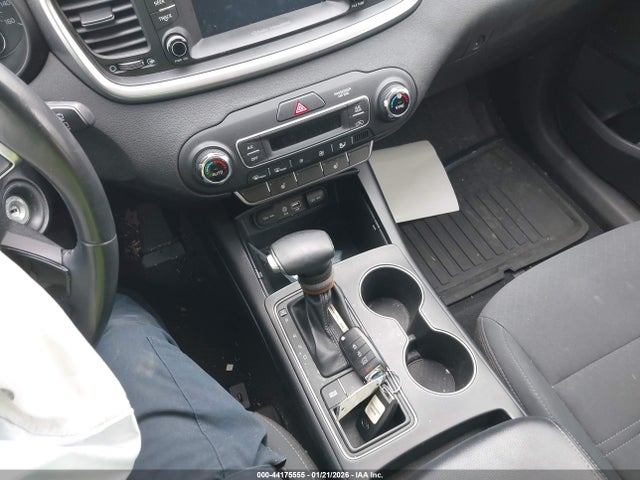 5XYPG4A50KG449249 KIA Sorento 3.3l Lx