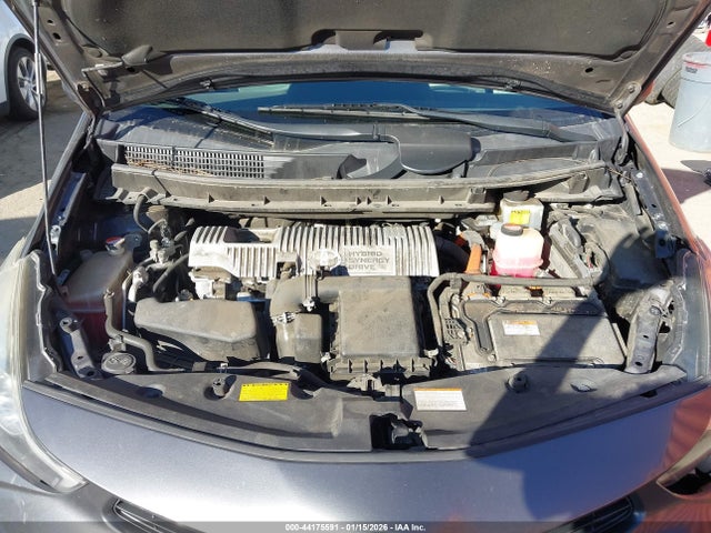 JTDZN3EU0FJ029104 Toyota Prius V Five