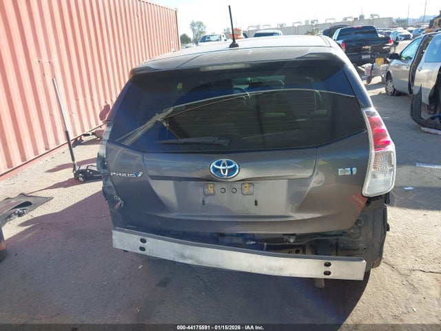 JTDZN3EU0FJ029104 Toyota Prius V Five