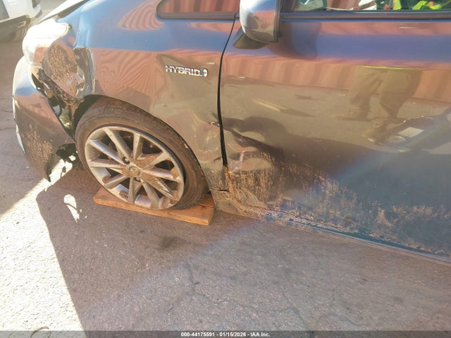 JTDZN3EU0FJ029104 Toyota Prius V Five