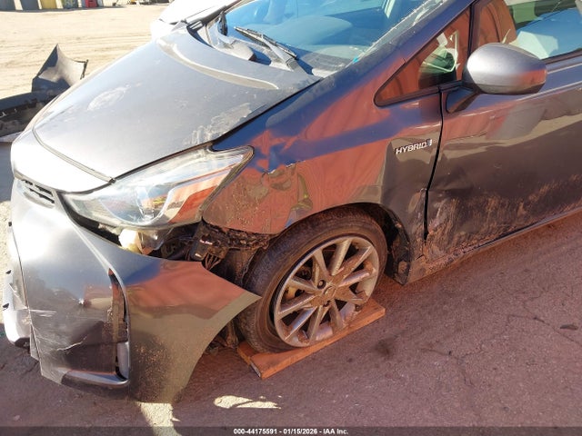JTDZN3EU0FJ029104 Toyota Prius V Five